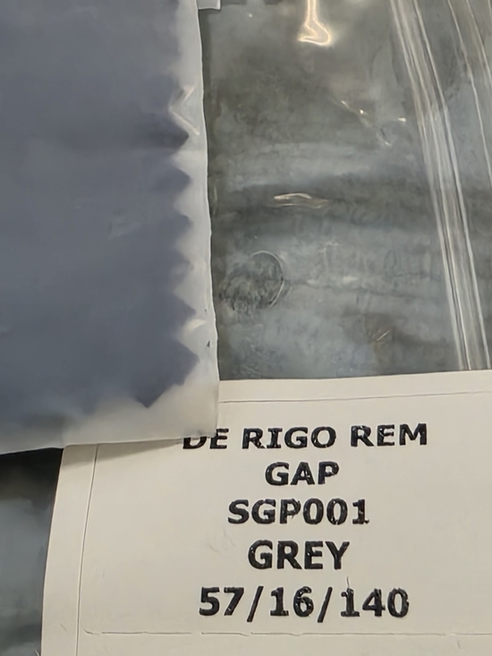GAP Oversized Cat‑Eye Sunglasses – Model SGP001 Grey – NWT Case and Cloth